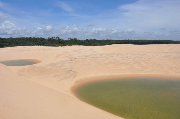 Pequenas lagoas entre as dunas de Vassouras, região de Atins, nos Lençóis Maranhenses - MA